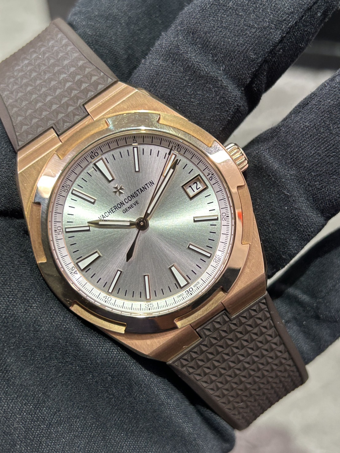 Vacheron Constantin (ヴァシュロン コンスタンタン) オーヴァーシーズ【2019年9月印】【中古品】【4500V/000R-B127】