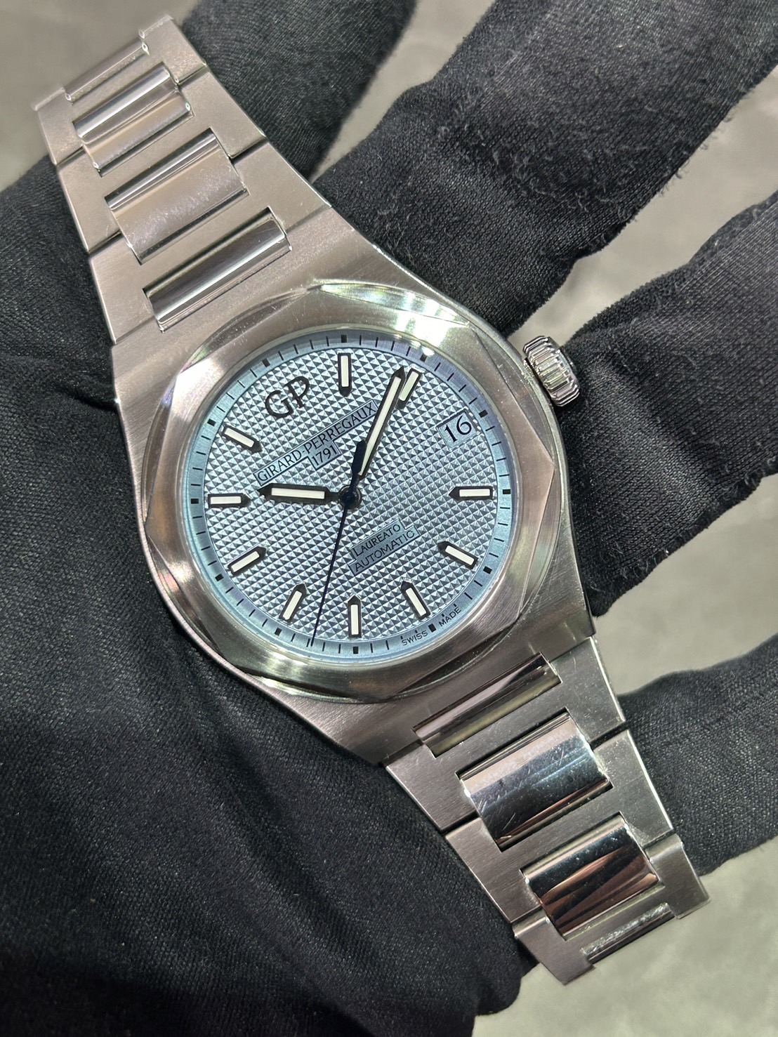 【限定50本】Girard-Perregaux(ジラールペルゴ) ロレアート グレイシャー【2021年4月印】【中古品】【81010-11-200711A】